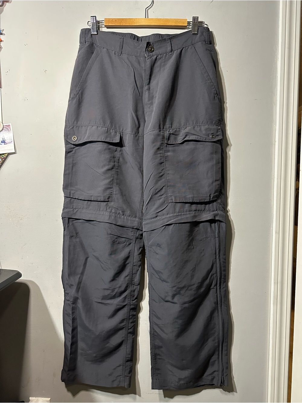 🍁 MEC Gray Zip-off Convertible Cargo Pants, UPF 50+ and Waterproof - Picture 2 of 8